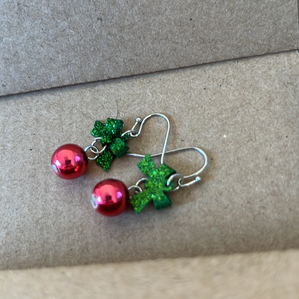 🎅🏼Christmas Drop Earrings